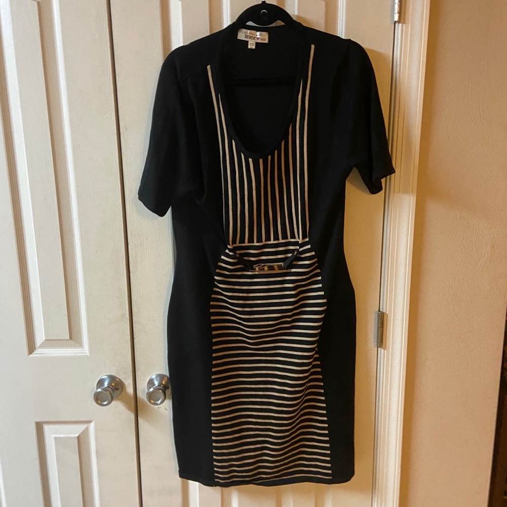 3x black and gold dress